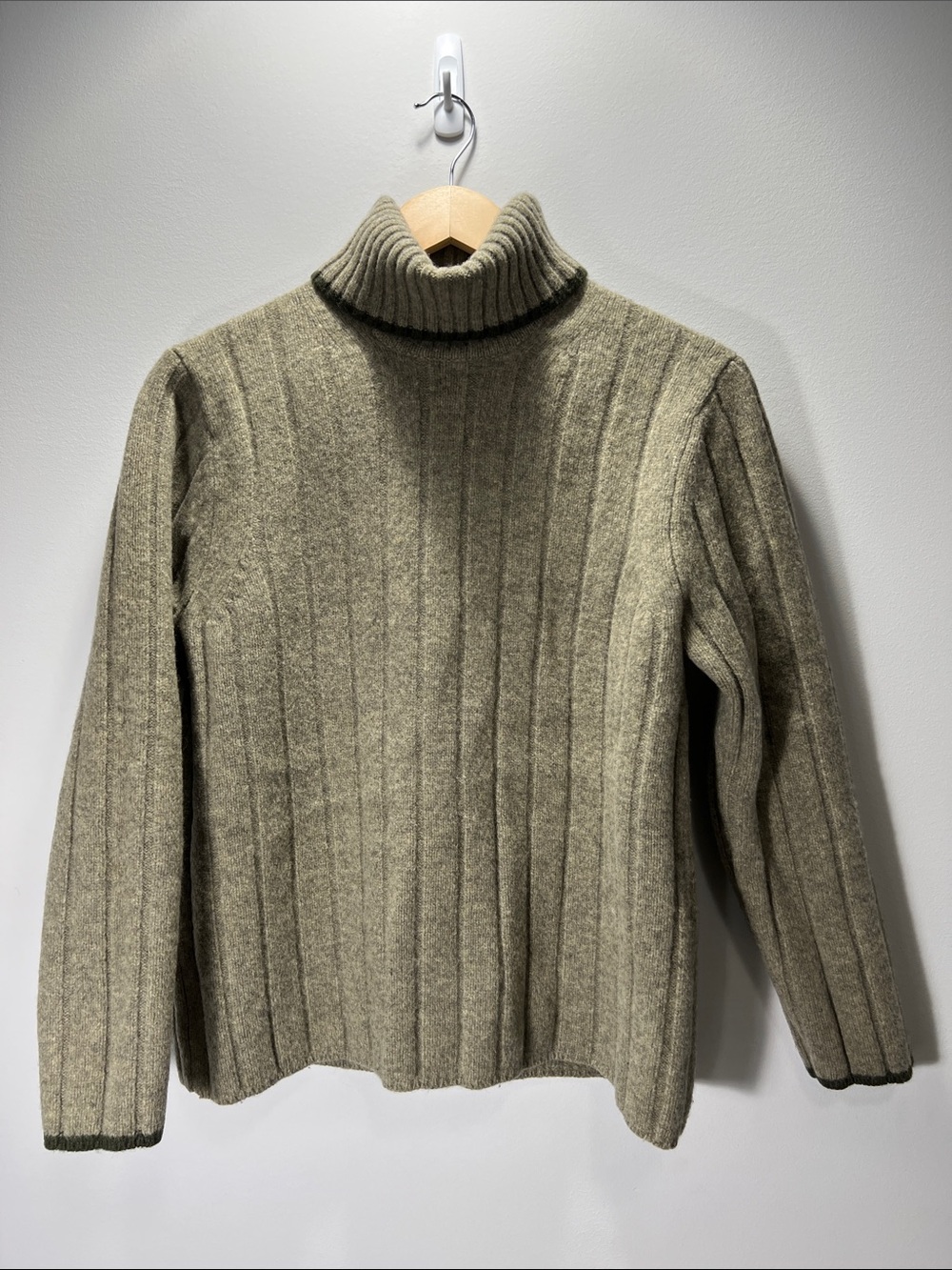Vintage GAP Women’s 100% Lambswool Ribbed Turtleneck Sweater - Medium